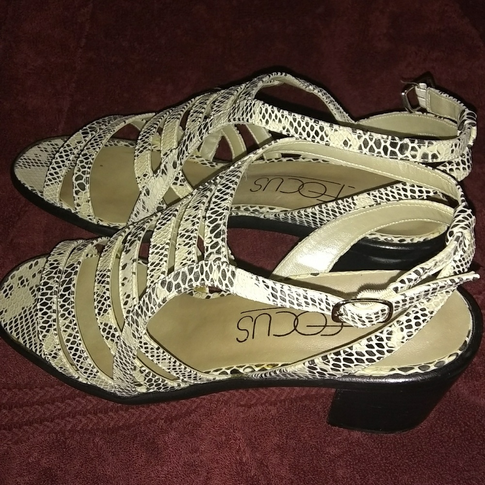 Sandals - Picture 2 of 3